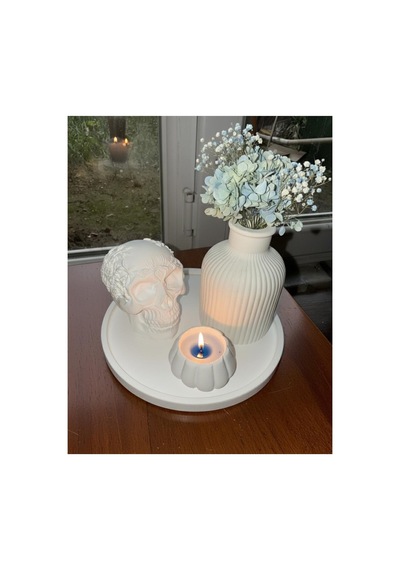 Minimalist Beyaz Dekoratif Set: Kurukafa Figürü, Vazo Ve Mum Hediyelik Set