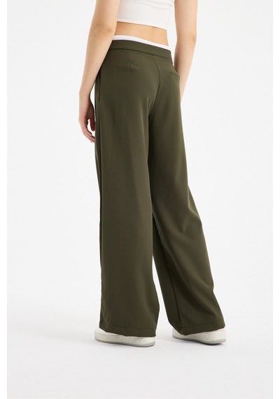 Gugus Kadın Wide Leg Kumaş Bol Paça Pantolon Beli Bağcıklı Beyaz Garni Detaylı Fermuar Kapamalı Haki Gugus Kadın Wide Leg Kumaş Bol Paça Pantolon Beli Bağcıklı Beyaz Garni Detaylı Fermuar Kapamalı Haki