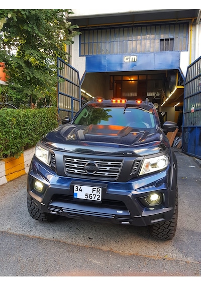 Nissan Navara Moonvisor