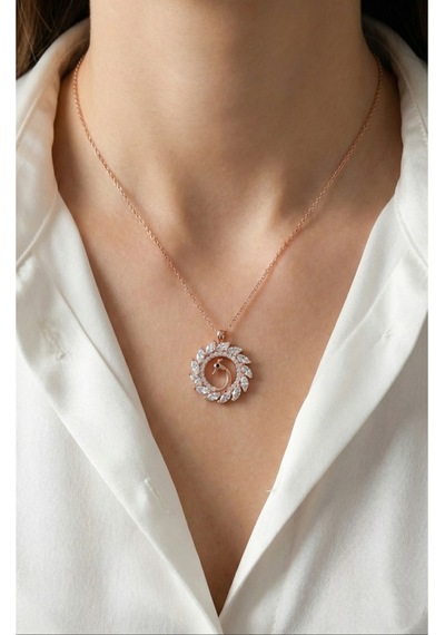 Çekirdekjewelry Kadın Rose Gold Kolye Tavus Kuşu Figürlü Taşlı Şık Kolye Modeli 925 Ayar Gümüş Pembe Çekirdekjewelry Kadın Rose Gold Kolye Tavus Kuşu Figürlü Taşlı Şık Kolye Modeli 925 Ayar Gümüş Pembe
