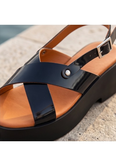 Futsishoes Jade Siyah Hakiki Deri Çapraz Bantlı Platform Topuklu Bilekten Tokalı Kadın Sandalet Futsishoes Jade Siyah Hakiki Deri Çapraz Bantlı Platform Topuklu Bilekten Tokalı Kadın Sandalet