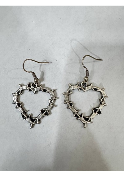 Thorned Heart Charm Diken Detaylı Kalp Figürlü Gümüş Renk Unisex Sallantılı Küpe Çok Renkli