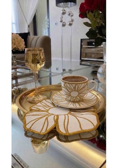 Nakışlı Kahve Yanı Sunumluk Kokteyl Peçetesi Bardak Altlığı Simli Gold Çiçek Desen Beyaz