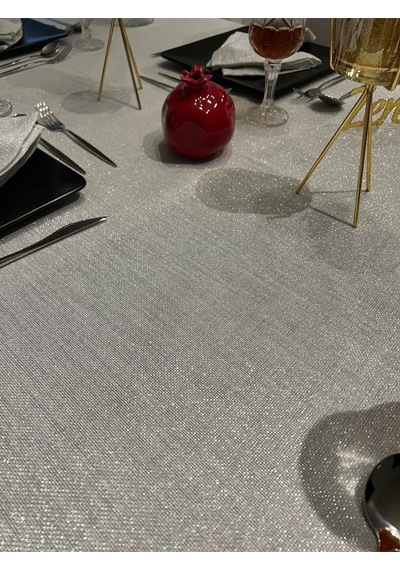 Dertsiz Simli Masa Örtüsü Gümüş Renk