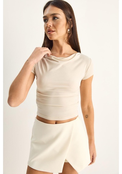 Shade Kadın Degaje Yaka Drapeli Crop Bluz 2343 60286200 - Bej