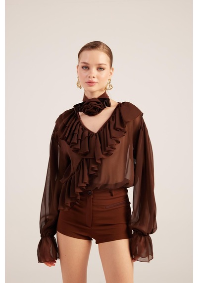 Holly Lolly Fırfırlı Güllü Choker Aksesuarlı Şifon Sassy Gömlek Kahve