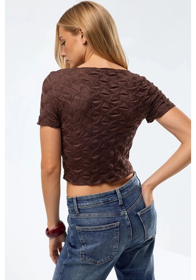 Hiccup Kısa Kollu Dokulu Kayık Yaka Slim Fit Crop Tişört Ceviz Kahve