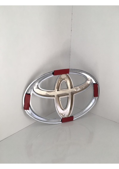 Toyota Corolla 2013 2016 Ön Panjur Logo Arma 75311 05040 Genişlik 14cm Yükseklik 9.5cm