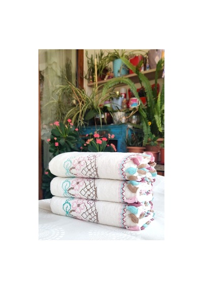 Çeyizlik 50x90 Cm. Kanaviçe Çiçek Desenli Püsküllü Kadife Lüks Havlu Seti 3'lü Set Açık Krem