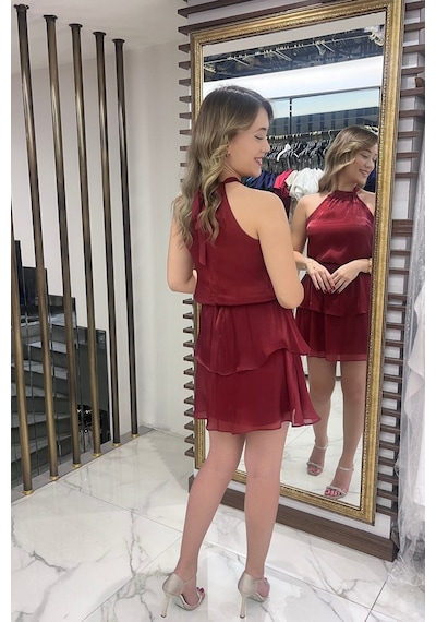 By Saygı Kadın Halter Yaka Astarlı Kat Kat Fırfırlı Kısa Saten Elbise Bordo