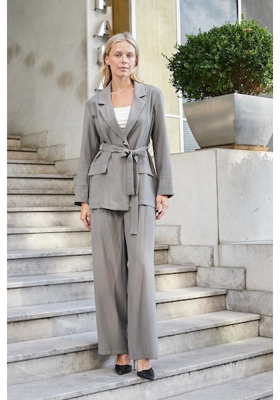 Kadın İpeksi Modal Kumaş Yakalı Cep Kapaklı Kolları Düğmeli Bağcıklı Uzun Blazer Baharlık Ceket-antrasit Antrasit Kadın İpeksi Modal Kumaş Yakalı Cep Kapaklı Kolları Düğmeli Bağcıklı Uzun Blazer Baharlık Ceket-antrasit Antrasit