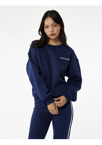 Koton Şardonlu Uzun Kollu Rahat Kesim Bisiklet Yaka Yıldız Dikiş Detaylı Baskılı Sweatshirt Lacivert 6wal10146ık Lacivert