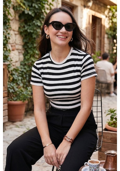 Lela Slim Fit Bisiklet Yaka Çizgili Crop Bayan T Shirt 5866110 Siyah