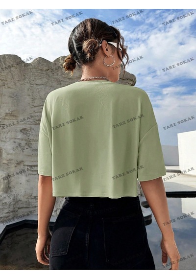 Flood Of Style Crop Ckod-232913 Dalgalı Ve Sloganlı Grafik Düşük Omuz Kısa Nane Yeşili