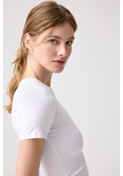 Los Ojos X Melodi Beyaz Bedene Oturan Tişört Short Fitted Beyaz Beyaz