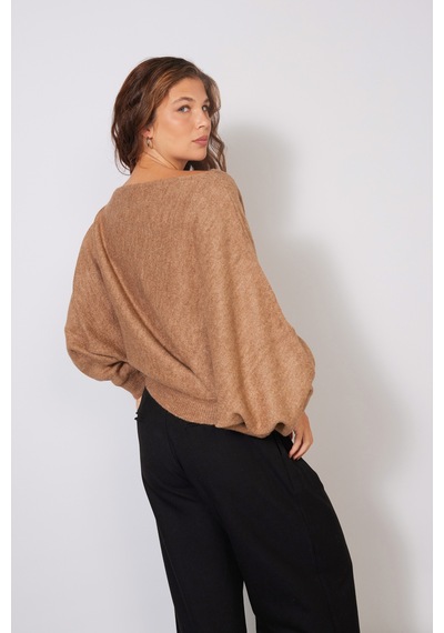 Asimetrik Broş Detaylı Yarasa Kol Triko Kazak CAMEL Asimetrik Broş Detaylı Yarasa Kol Triko Kazak CAMEL