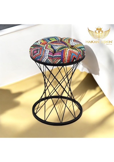 By Hakan Aşkın Kapitoneli Metal Pota Ayaklı Black Rug Pattern Pota Puf Style 2025 Çok Renkli Rug