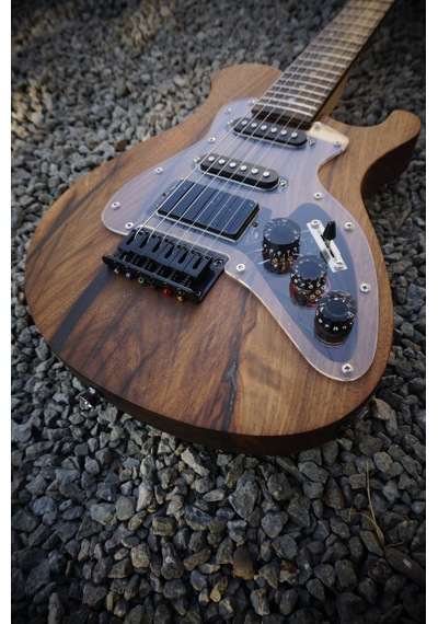 Elektro Gitar Model: Gece2 Custom Epoksi & Yıllanmış Ağaç Kişiye Özel Ceviz / Siyah