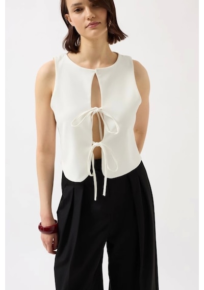 Defymoda Bağcık Detay Dekolte Bluz Beyaz