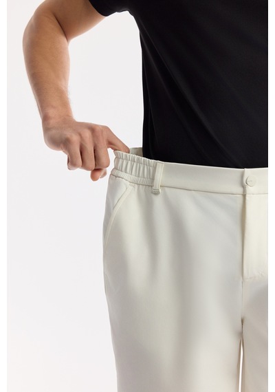 Avva Erkek Kırık Beyaz Beli Lastikli Bi-stretch Teknik Kumaş Relaxed Fit Şort A51y3712