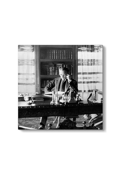 Atatürk Kitap Okurken Tablosu 30 X 30 Sku: Zeusb09lswstc2