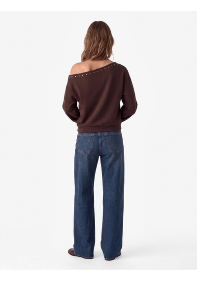 Koton Uzun Kollu Zımba Detaylı Asimetrik Kayık Yaka Omzu Açık Sweatshirt Kahverengi 7wak10064ek Kahve