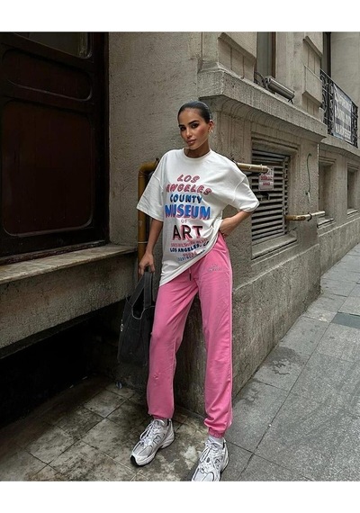 Art Baskılı Beyaz T-shirt Pembe Eşofman Altı Jogger-baskılı Eşofman Takım Oversize Bisiklet Yaka Pembe Art Baskılı Beyaz T-shirt Pembe Eşofman Altı Jogger-baskılı Eşofman Takım Oversize Bisiklet Yaka Pembe