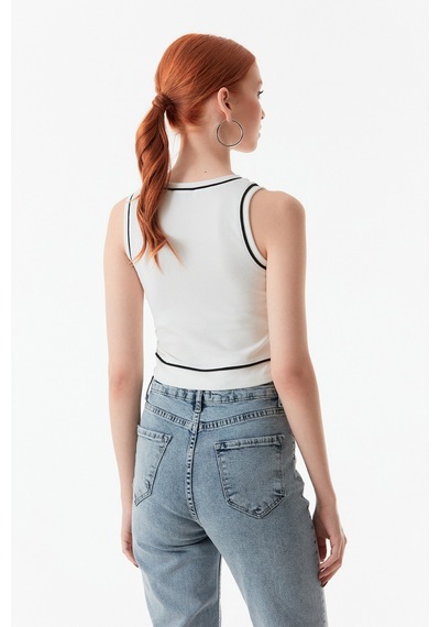 Fullamoda Şeritli Fitilli Altı Lastikli Crop Body- Beyaz 24YGB7220202739-Beyaz