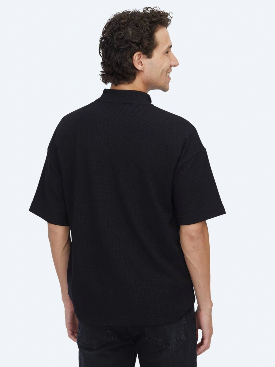 Kip Siyah Desenli Dik Yaka T-shirt Siyah