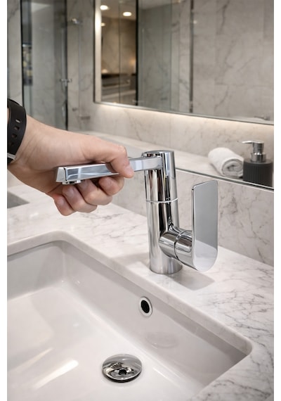 Modern Tek Kollu Krom Lavabo Bataryası Banyo Musluğu Aç-kapa Döner Boru Sıcak Soğuk Parlak Krom
