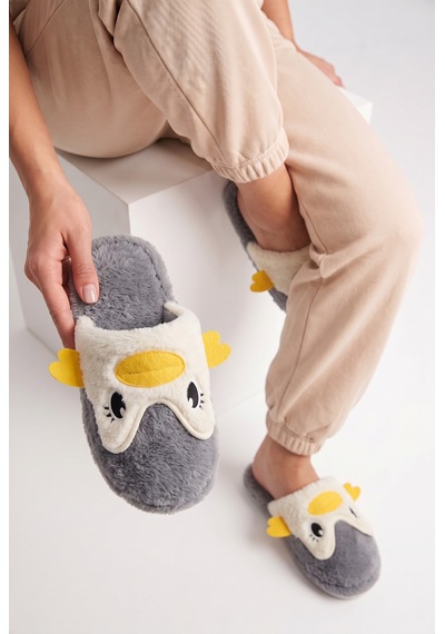 Kadın Penguen Figürlü Peluş Ev Terliği Açık Burun Arkası Açık Yumuşak Tabanlı Kışlık Çeyizlik Panduf Gri Kadın Penguen Figürlü Peluş Ev Terliği Açık Burun Arkası Açık Yumuşak Tabanlı Kışlık Çeyizlik Panduf Gri