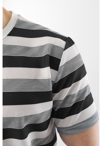 Madmext Siyah Bisiklet Yaka Çizgili Erkek T-shirt E7118 Siyah