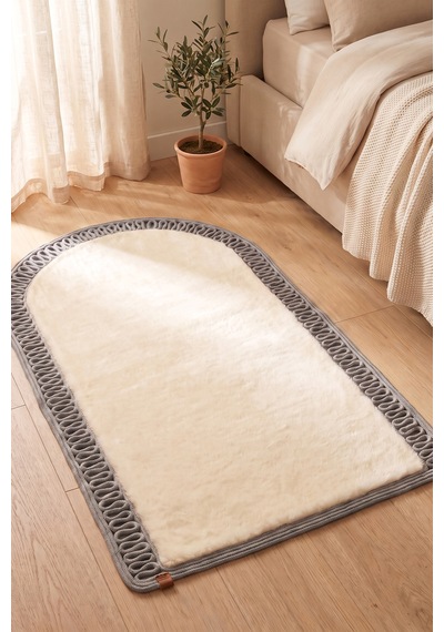 Merplush Mihraplı Peluş Seccade 75x130 Cm Süet Taban Yıkanabilir Yumuşak Namaz Halısı Krem - Gri