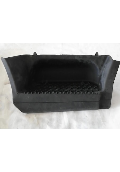 Canter 444 - 449 Basamak Plastiği Sağ MB392853