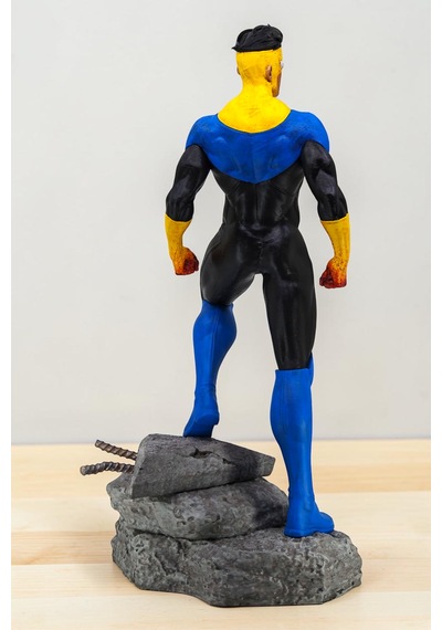 Invincible - Dev Figür 46 Cm - Mark Grayson Figür - Limited Edition