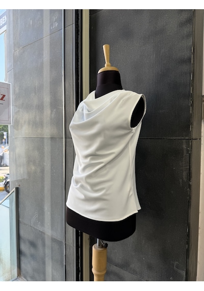 Pera Moda Dökümlü Degaje Yaka İç Göstermeyen Kısa Sıfır Kollu Bluz Gömlek Beyaz