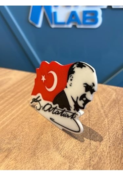 Atatürk Portresi 3d Türk Bayrağı Masaüstü Dekor Atatürk İmzalı Şık Hatıra & Ofis Süsü - Hediyelik 50 x 22