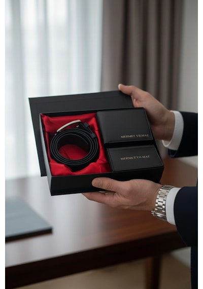 Vanilla Collection İsim Baskılı Erkek Cüzdan Kartlık Kemer Seti Kişiye Özel Kutulu Hediye Seti Siyah