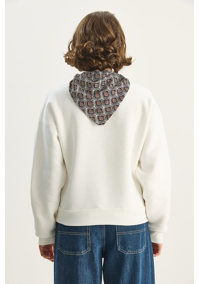 Shade Kadın Fular Detaylı Ceylan Nakışlı Üç İplik Şardonlu Oversize Sweatshirt 6916 60283615 - Beyaz