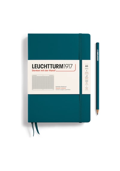 Leuchtturm1917 Not Defteri Orta Boy A5 , Sert Kapak, 251 Numaralandırılmış Sayfa, Kareli, Pasifik Yeşili Yeşil