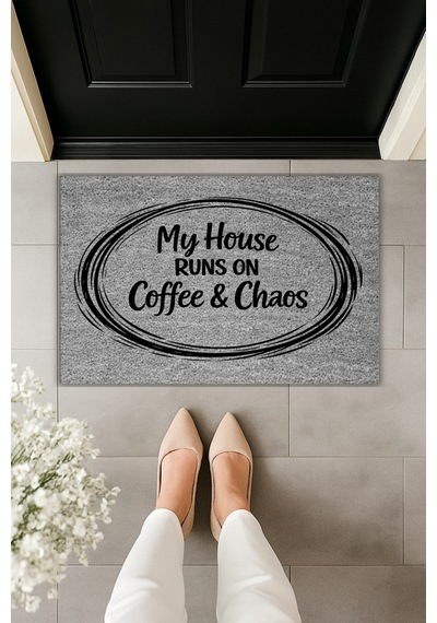 Rugmood Modern Dijital Baskı - My House Runs On Coffee & Chaos Yazılı - Kapı Önü Paspası Gri