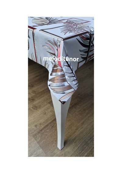 Gümüş Simli Parlak Yanardöner Üç Boyutlu Çerçeve Yaprak Desen Kumaş Astarlı Lüks Pvc Muşamba Masa Örtüsü Bordo Gümüş Simli Parlak Yanardöner Üç Boyutlu Çerçeve Yaprak Desen Kumaş Astarlı Lüks Pvc Muşamba Masa Örtüsü Bordo