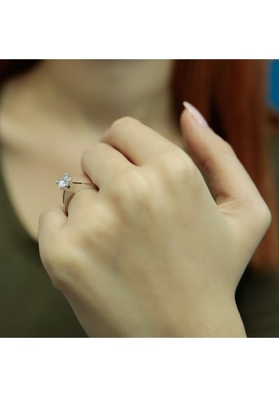 Lova E Renk 0,80 Karat Pırlanta Tektaş Yüzük - Hrd - 1040006