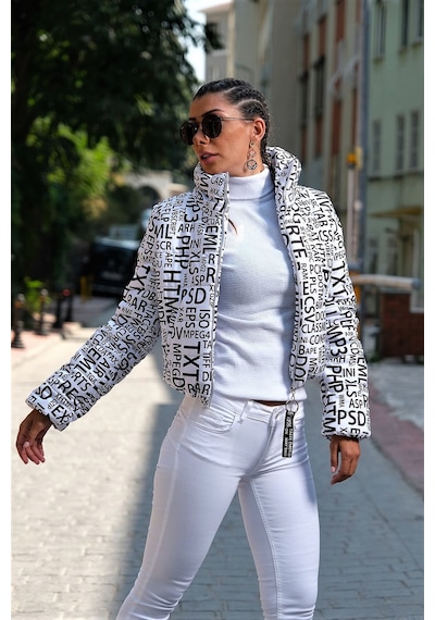 Keyifli Moda Kadın Beyaz Siyah Yazılı Dik Yaka Kısa Şişme Mont