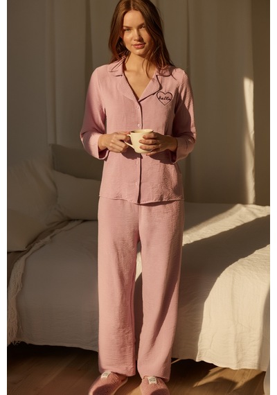 Pembe Slogan Ve Kalpli Nakışlı Dokuma Pijama Takımı