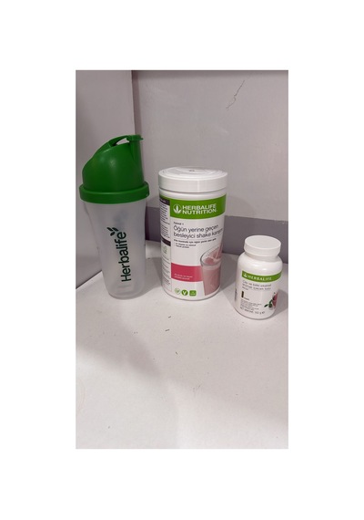 Set Ahududu Beyaz Çikolata Shake- 102 Klasik Aromalı Çay Ve Shaker