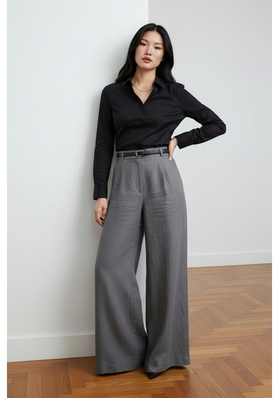 Pera Moda Kadın Basic Kesim Vücudu Saran Likralı Gizli Düğme Özellikli Gömlek Siyah