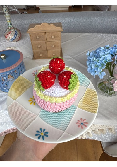Paris Organik Oyuncak ve Hediyelik Tığ İşi Çilekli Cupcake Aksesuar