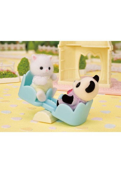Sylvanian Families Bebek Yel Değirmeni Parkı Oyun Seti İran Kedi Bebek Dahil 5526