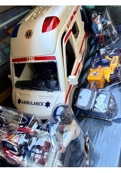 Oyuncak Ambulans Araba 5ın1 Set Metal Açılabilir Kapılar Gerçekçi Tasarım Eğitim Oyunu Beyaz - Kırmızı